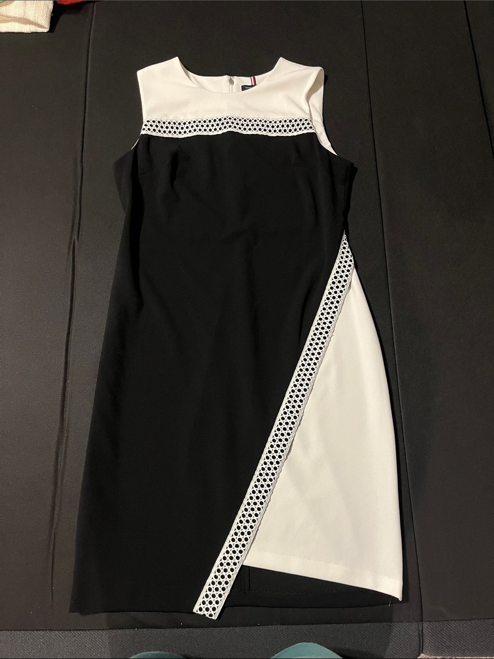Tommy Hilfiger Black & White Sleeveless Colorblock Midi Dress